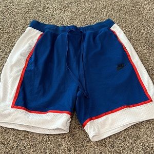 Nike shorts sz L
